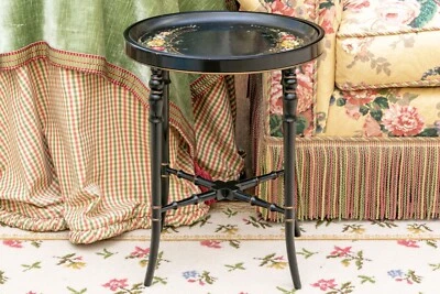 Oval Ebonzied Polychrome Tray-Top Side Table Foto 1 de 4
