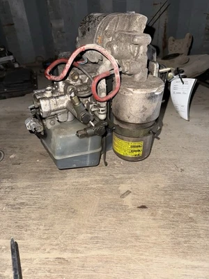 Toyota 4runner 2001-02 OEM AISIN ABS REFUERZO DE FRENO CILINDRO MAESTRO CONJUNTO DE BOMBA Foto 1 de 3