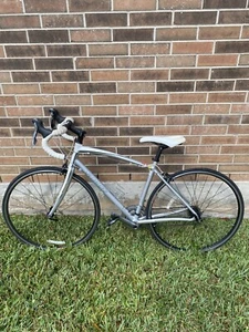 SPECIALIZED Dolce Elite Road Women's. Silver, used (in good condition). - Picture 1 of 5