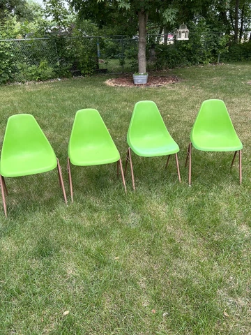 Vintage 1970’s Green Shell Molded  Polypropylene Chairs With Metal Legs Preowned Cover