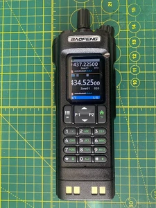 Dernière radio portative Baofeng UV-32 double bande - Version standard NOIR - Photo 1/17