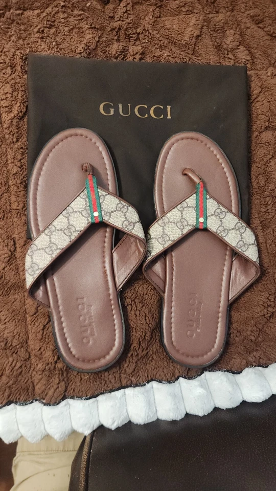 Sandalias chanclas Gucci GG Supreme de lona para hombre Foto 1 de 1