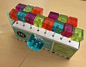 Würfel 15 Acryl Party Plektren 3" mit Schmucksteinen besetzte Oberteile lila orange gelb grün - Bild 1 von 3