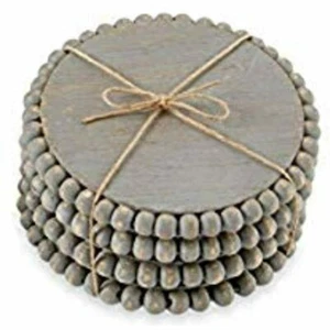Juego de 4 posavasos de madera de mango gris con cuentas Mud Pie de diámetro 4,75" - Imagen 1 de 1