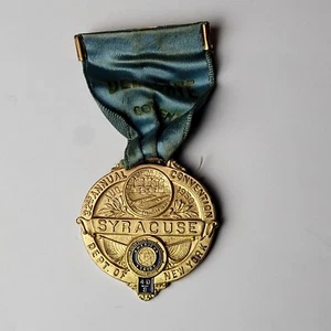 1950 AMERICAN LEGION 32th ANNUAL CONVENTION BADGE MEDAILLE SYRAKUS NY RARITÄT - Bild 1 von 2