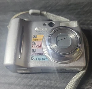 Nikon COOLPIX 5200 5.1MP Digital Camera FOR PARTS - Picture 1 of 8