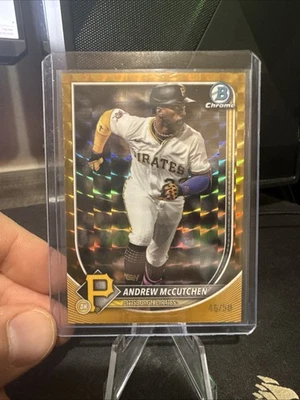 Refractor de oro Andrew McCutchen cromado Bowman 2025/50 piratas geométricos Foto 1 de 3