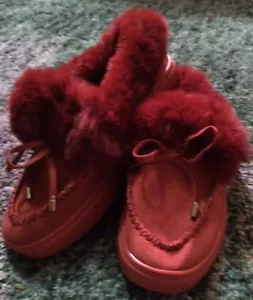 Red Comfy Fuzz Shoes Size US 8 - Picture 1 of 9
