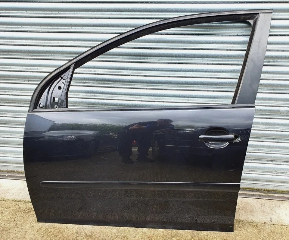 VW Volkswagen Golf Mk5 GT FRONT PASSENGER LEFT 5 Door Black Magic LC9Z 2004-08  - Image 1 of 1