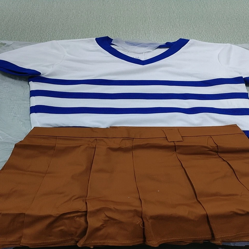 disfraz top blanco y falda roja Foto 1 de 1