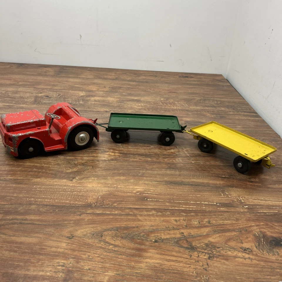 Carro remolcador Rossmoyne Ohio modelo juguetes aeropuerto Clark años 50 + 2 remolques EE. UU. Foto 1 de 4