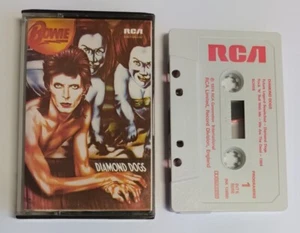 David Bowie - Diamond Dogs - 1981 Cassette INTK 5068 Rare red rext + logos - Picture 1 of 3