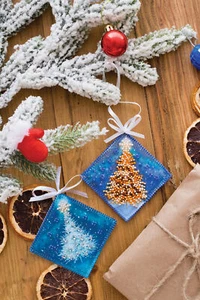Perlenstickerei zum Selbermachen ""Der Wald hat einen Weihnachtsbaum angezogen"", Weihnachtsbaum Spielzeug zum Selbermachen - Bild 1 von 3