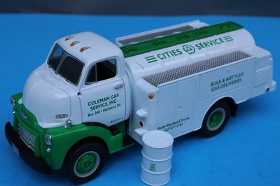 First Gear Cities Service 1952 GMC Fuel Tanker 1:34 NEW 18-1937 - Image 1 of 4