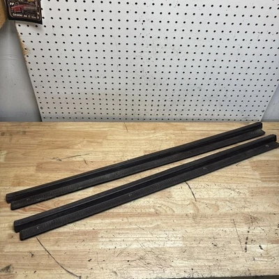 Placa rasguño umbral puerta Toyota Celica 82-85 granate 67913-14100 Foto 1 de 4