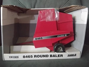 Ertl Case IH 8465 Round Baler - Picture 1 of 2