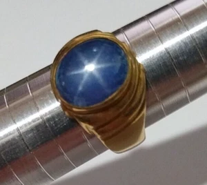 Anillo vintage de oro de 10 quilates con impresionante zafiro estrella azul - joyería inmobiliaria hecha a mano - Imagen 1 de 22