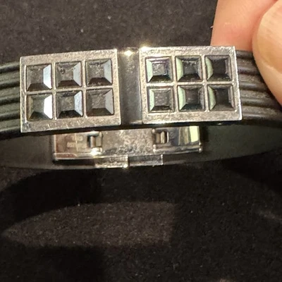 Pulsera Swarovski Hombre Negra - Acero Inoxidable y Caucho, Diseño Cuadrado Foto 1 de 4