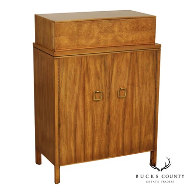 Cofre de caballero Widdicomb Mid-Century moderno de nogal y burl Foto 1 de 4