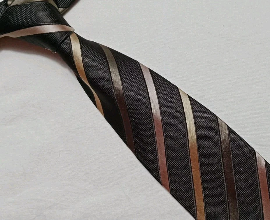 Corbata de negocios formal marrón dorado patrón de rayas Marks & Spencer para hombre Foto 1 de 4