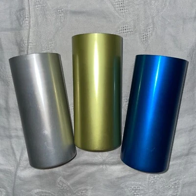 Lote de 3 vasos de aluminio anodizado Midcentury de colección, plata oro azul, 5,5" de alto Foto 1 de 4
