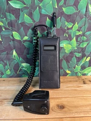 REALISTIC TRC-216 40 Channel Citizens Band Transceiver Tested W Cover Microphone - Image 1 of 4