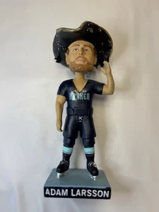 Adam Larsson Bobblehead Seattle Kraken SGA 2022 NHL Hockey Bobble Head 20/12/22 - Imagen 1 de 4