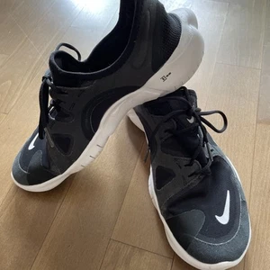 NIKE FREE Designer Damen Sneaker wie Barfuß in Schwarz Gr. 40-40,5 - Bild 1 von 9