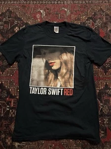 Vintage 2013 Taylor Swift The Red World Tour Concert T Shirt Sz M Swiftie - Picture 1 of 4