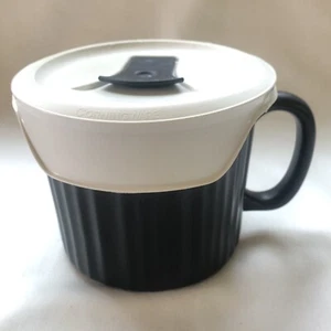 Tazza zuppa/pasto CorningWare Colours 20 oz con coperchio ventilato - NERO OPACO a costine - Foto 1 di 10