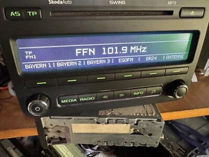 Autoradio Skoda Octavia Fabia MP3 CD Swing Radio Delphi + Code - Bild 1 von 9