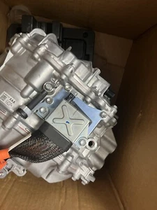 2021-2023 TOYOTA SIENNA REAR ELECTRIC MOTOR ASSEMBLY AXLE CARRIER DAMAGED SEE P - Picture 1 of 10