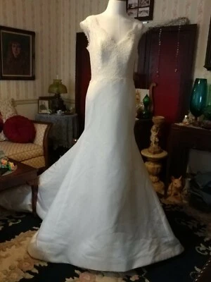 Vestido de novia La Sposa Eiran talla 8 blanco roto largo satinado y encaje Foto 1 de 4