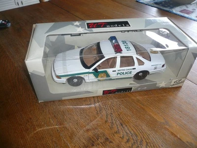 METRO DADE POLICE 1:18 CHEVROLET CAPRICE - Vintage - Image 1 of 4