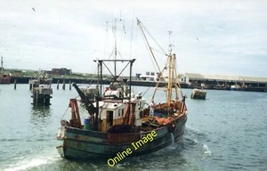 Ship Photo - Fleetwood Trawler FD387 Onslow c1990 P1 - Picture 1 of 1