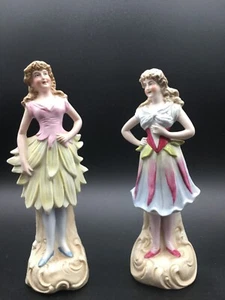 Ancienne paire de 2 figurines biscuit allemand fée dame jupe fleur victorienne - Photo 1/21