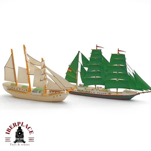1:1250 2x Segelschiffe – Miniaturmodelle mit Metallrumpf und Segeln aus Karton - Imagen 1 de 7