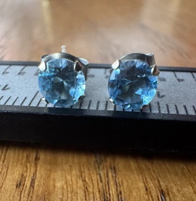 PAR DE ARETES REDONDOS TOPACIO AZUL LONDRES ORO BLANCO 14K 1.03 TCW Foto 1 de 4