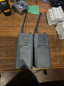PAIR Motorola Spirit Pro+ SU210 UHF Walkie Talkie JUST WHAT IS IN THE PHOTOS - Picture 1 of 6