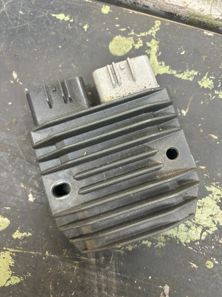 Regulador rectificador para Yamaha RX-1 ER LE MOUNTAIN RX10 RX WARRIOR 03-05 RW6551 Foto 1 de 3