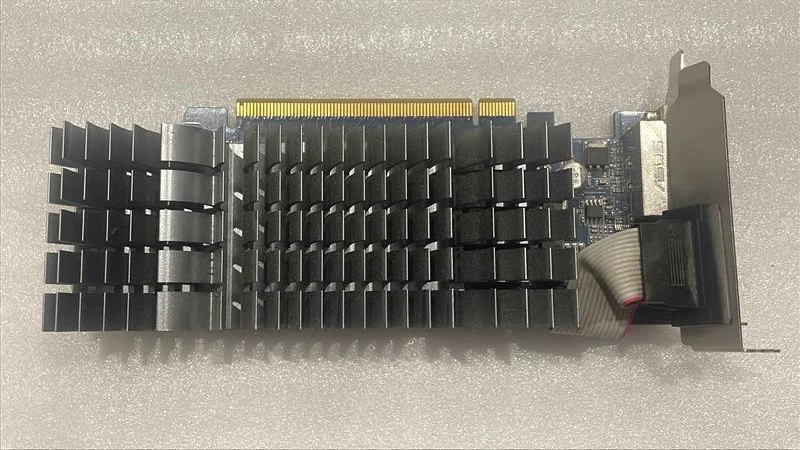 ASUS NVIDIA GeForce 210 1GB Video Graphics Card EN210 Silent/DI/1GD3/V2(LP) - Image 1 of 4