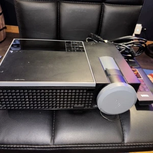 Dell 4210X 3500 Lumens DLP Projector 79 Lamp Hours w/ Remote & HDMI cord - Picture 1 of 3