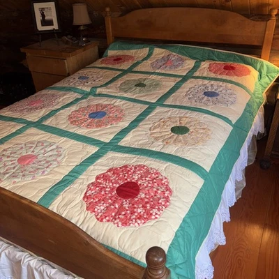 Vintage Handmade patchwork quilt Flour Sack Hand Quilted 88 X 70Country Cottage - Image 1 of 4