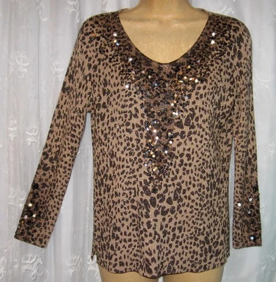 НОВЫЙ С ЯРЛЫКАМИ SZ 1 CHICO'S НЕЙТРАЛЬНЫЙ ЖИВОТНЫХ ПЕЧАТИ УКРАШЕННЫЙ БЛЕСТКАМИ V-ОБРАЗНЫМ ВЫРЕЗОМ СВИТЕР $89 - Изображение 1 из 4