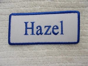 HAZEL NEU BESTICKT NÄHEN / AUFBÜGELN NAME PATCH BLAU AUF WEISS - Bild 1 von 3