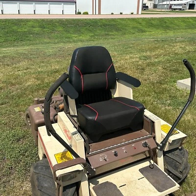 Kit de cojín de asiento, respaldo y reposabrazos DirectFit™ E-351529-30 para saltamontes Foto 1 de 4