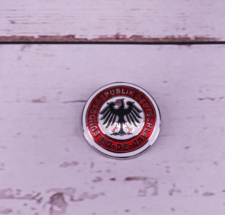 BRD DE Die Bundesrepublik Deutschland Metall Anstecker Pin Button mit Adler edel