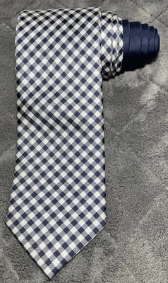 Gravata masculina xadrez de seda azul marinho e branco Stafford 60”L 3,25”W - Imagem 1 de 4