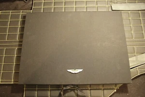 RARO VIP folleto/folleto caja Aston Martin One-77 cupé propietario regalo perfecto NUEVO - Imagen 1 de 5