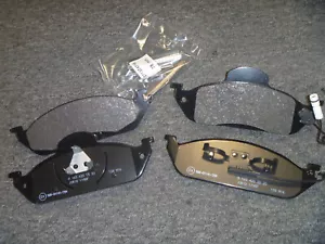 1999-2004 Mercedes-Benz ML430 ML350 Front Disk Brake Pads 163420122041 OEM New - Picture 1 of 2